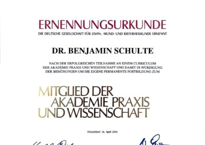 Ernennungsurkunde DGZMK für Dr. Benjamin Schulte – Mitglied der Akademie Praxis und Wissenschaft